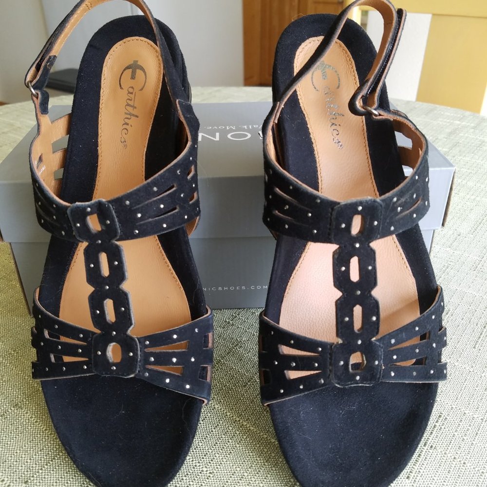 EARTHIES BLACK SANDALS SIZE 9M
